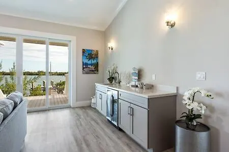 Springtide House -Dock & Home W Pool Stock Island Holiday home