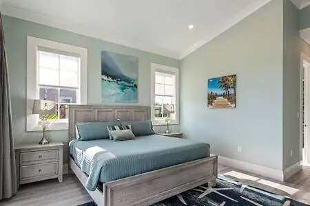 Springtide House -Dock & Home W Pool Stock Island Holiday home